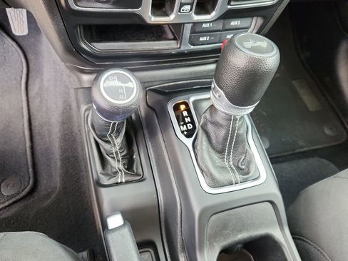 Used 2022 Jeep Wrangler Unlimited Sahara w/ Cold Weather Group image 21