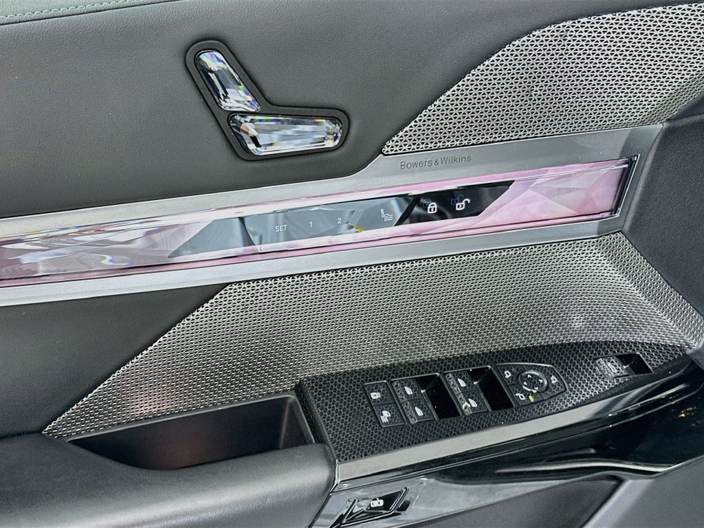 Used 2023 BMW 740i w/ Parking Assistance Package RWD image 19