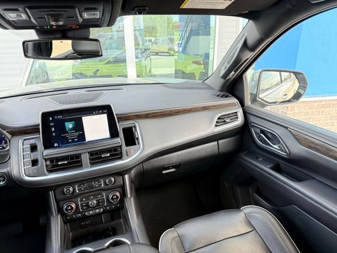 Used 2023 Chevrolet Suburban Premier RWD image 34