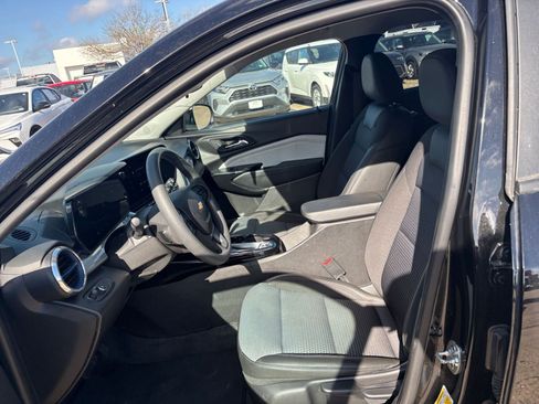 Used 2025 Chevrolet Trax LT image 25