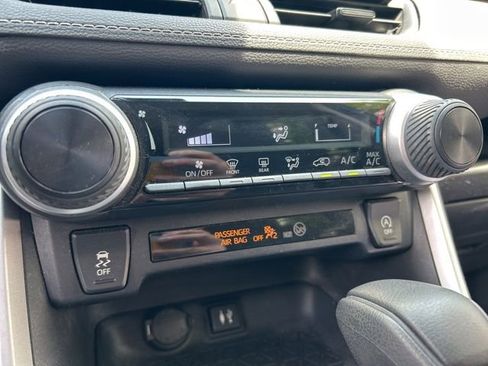 Used 2019 Toyota RAV4 LE AWD/4WD image 28