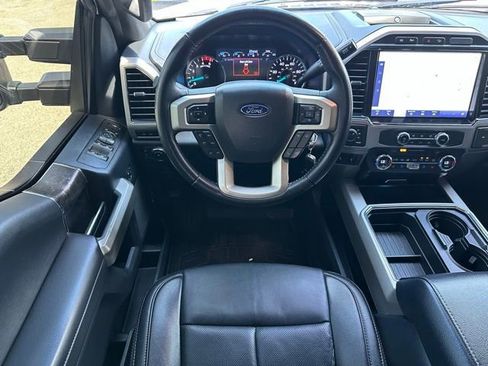 Used 2022 Ford F250 Lariat w/ Black Appearance Package image 3