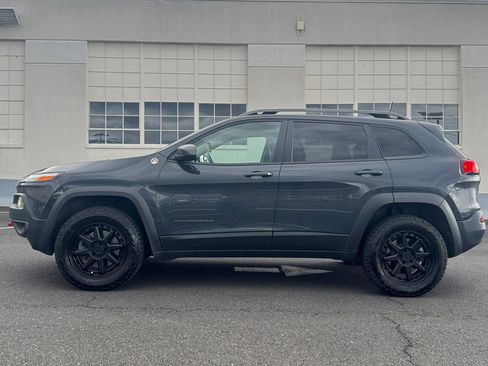 Used 2017 Jeep Cherokee Trailhawk w/ Comfort/Convenience Group image 4