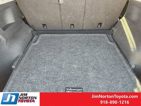 Used 2021 Volkswagen Tiguan SE image 33