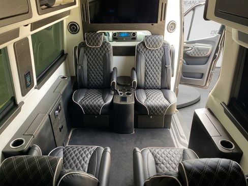 Used 2022 Mercedes-Benz Sprinter 3500 image 18