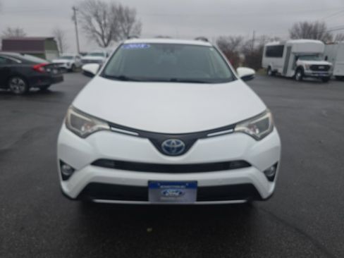 Used 2018 Toyota RAV4 XLE image 3