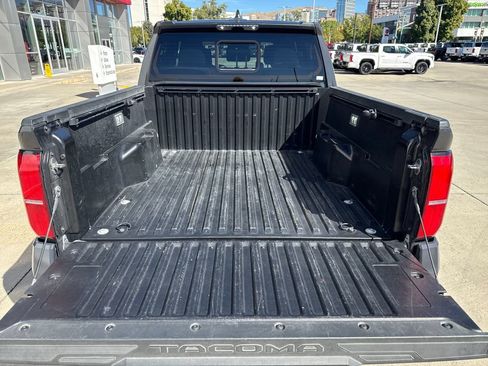 Certified 2025 Toyota Tacoma SR5 AWD/4WD image 23
