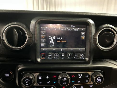 Used 2020 Jeep Gladiator Overland w/ Popular Equipment Package image 17