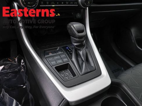 Used 2021 Toyota RAV4 XLE AWD/4WD image 12