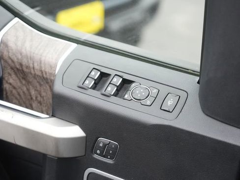 Certified 2019 Ford F250 Lariat w/ Lariat Value Package image 28