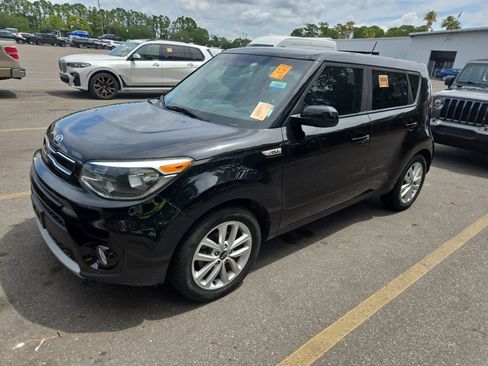 Used 2019 Kia Soul + FWD image 7