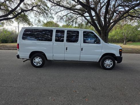 Used 2011 Ford E-150 and Econoline 150 w/ PWR Group image 3