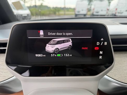 Used 2025 Volkswagen ID. Buzz 1st Edition RWD image 17