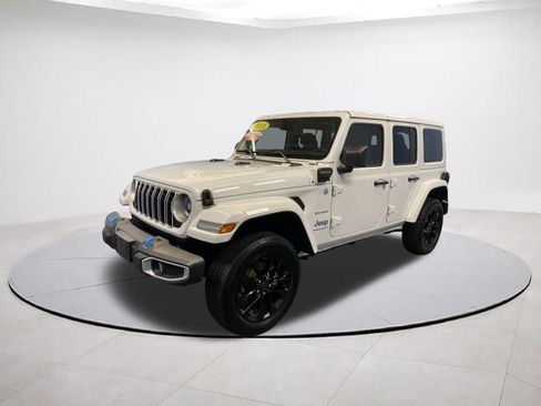 Used 2024 Jeep Wrangler Sahara image 3