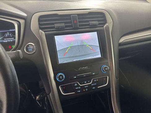 Used 2019 Ford Fusion SE image 7