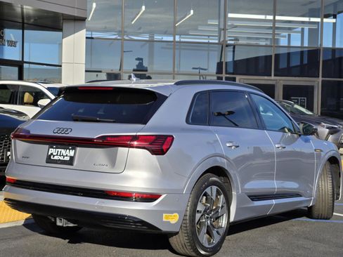 Used 2022 Audi e-tron Premium image 4
