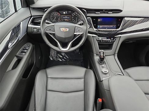 Used 2025 Cadillac XT6 Premium Luxury image 22