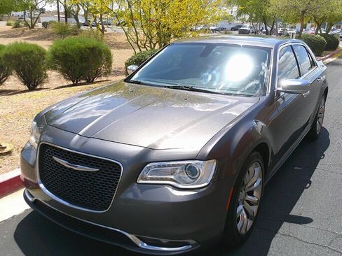 Used 2019 Chrysler 300 Limited image 3