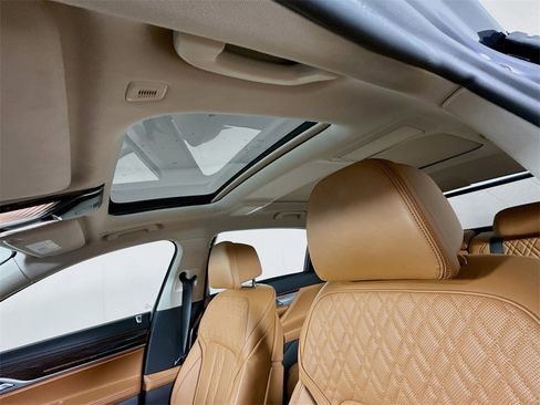 Used 2021 BMW 750i xDrive w/ Executive Package image 24