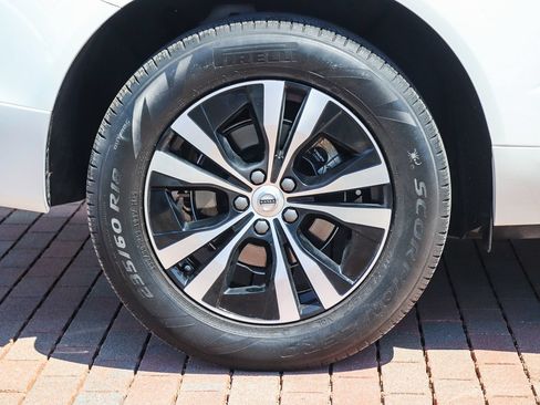Used 2024 Volvo XC60 B5 Core AWD/4WD image 9