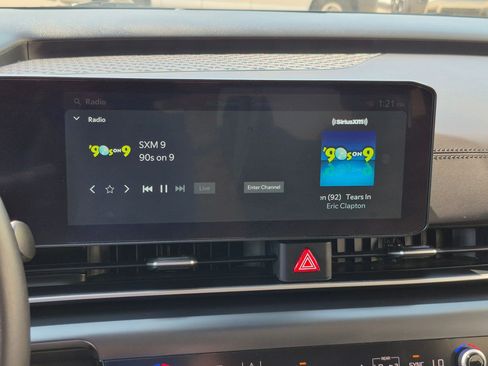Used 2025 Kia Carnival FWD image 25