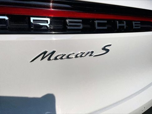 Certified 2026 Porsche Macan S AWD/4WD image 33