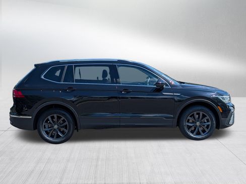Certified 2023 Volkswagen Tiguan SE w/ Panoramic Sunroof Package AWD/4WD image 8