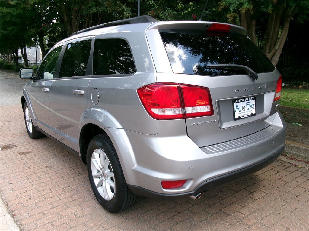 Used 2018 Dodge Journey SXT w/ Safe & Sound Group FWD image 5