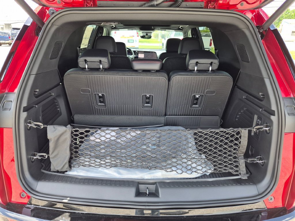New 2026 Chevrolet Traverse RS w/ LPO, Floor Liner Package FWD image 29