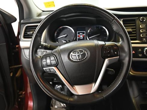 Used 2014 Toyota Highlander Limited AWD/4WD image 4
