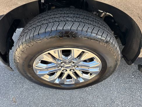 Used 2025 Ford F150 Lariat w/ Equipment Group 501A Mid image 12