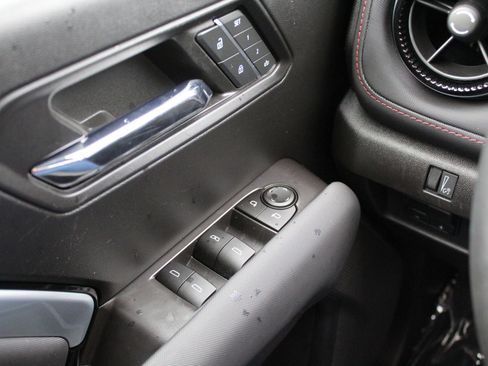 Used 2023 Chevrolet Colorado Z71 image 30