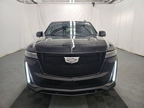 Used 2024 Cadillac Escalade ESV Sport w/ LPO, ONYX Package image 3