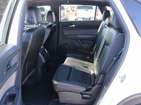 Used 2021 Volkswagen Atlas Cross Sport SE image 16