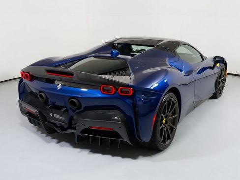 Used 2022 Ferrari SF90 Spider image 19