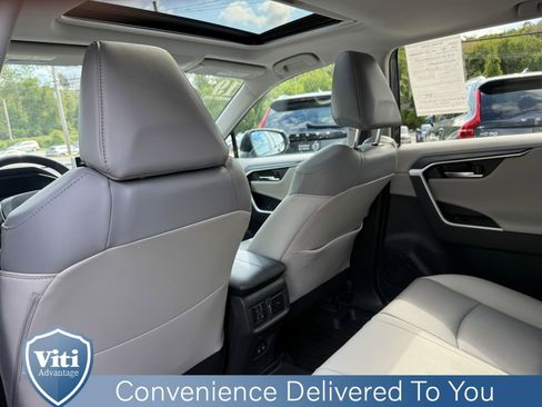 Used 2019 Toyota RAV4 Limited image 21
