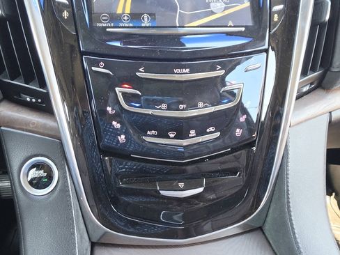 Used 2016 Cadillac Escalade ESV Luxury AWD/4WD image 19