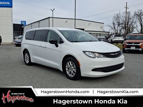 Used 2024 Chrysler Voyager LX image 1