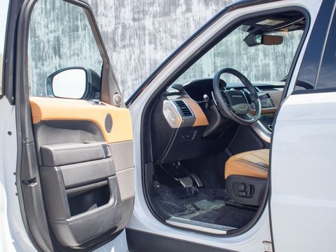 Used 2022 Land Rover Range Rover Sport HSE Dynamic image 11