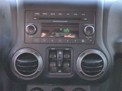 Used 2018 Jeep Wrangler Unlimited Sport S image 19