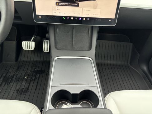 Used 2022 Tesla Model Y Performance AWD/4WD image 17