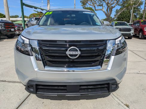Used 2025 Nissan Pathfinder SV AWD/4WD image 8