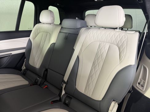 Certified 2024 BMW X7 xDrive40i w/ Climate Comfort Package image 16