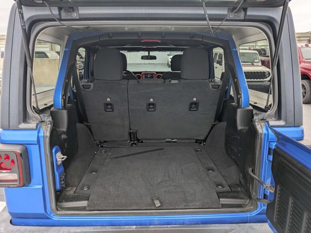 Used 2021 Jeep Wrangler Unlimited Rubicon w/ Cold Weather Group AWD/4WD image 12