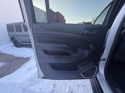 Used 2018 Chevrolet Suburban LT image 20