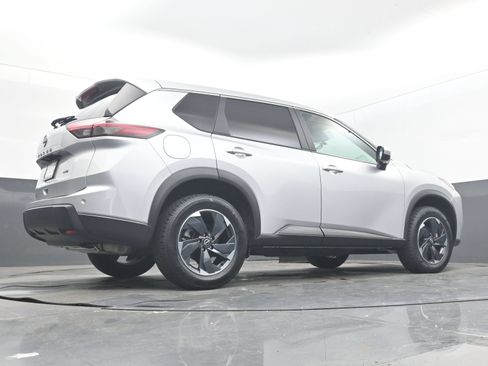 Used 2025 Nissan Rogue SV AWD/4WD image 26