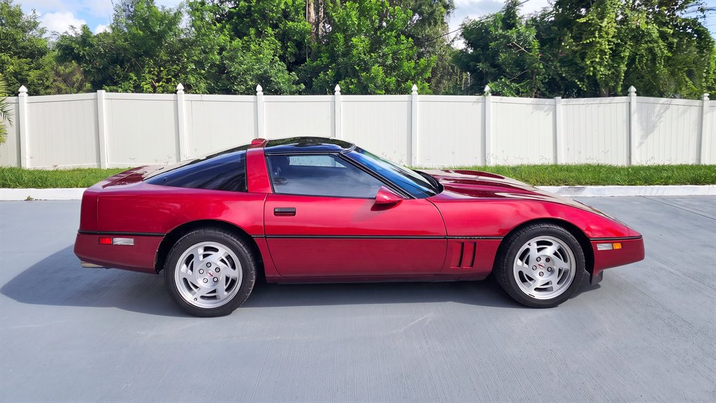 Used 1990 Chevrolet Corvette Coupe RWD image 9