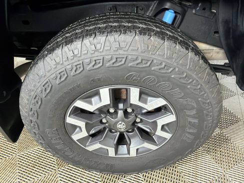 Used 2022 Toyota Tacoma TRD Off-Road AWD/4WD image 17