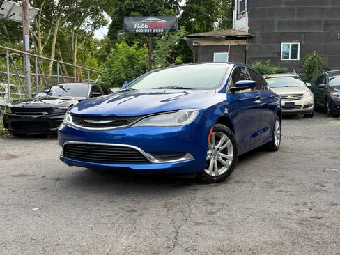 Used 2015 Chrysler 200 Limited FWD image 3