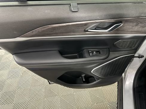 Certified 2023 Jeep Grand Cherokee 4WD 4xe w/ Luxury Tech Group II image 20